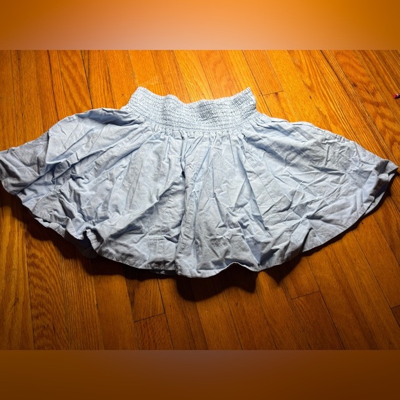 ✨ Ehyphen World Gallery Light Blue Smocked Waist Mini Skirt - Picture 2 of 9